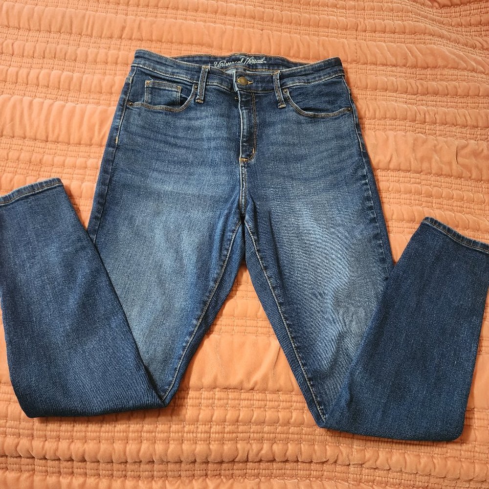 Ladies Universal Thread Blue Jeans Size 10/ 30R